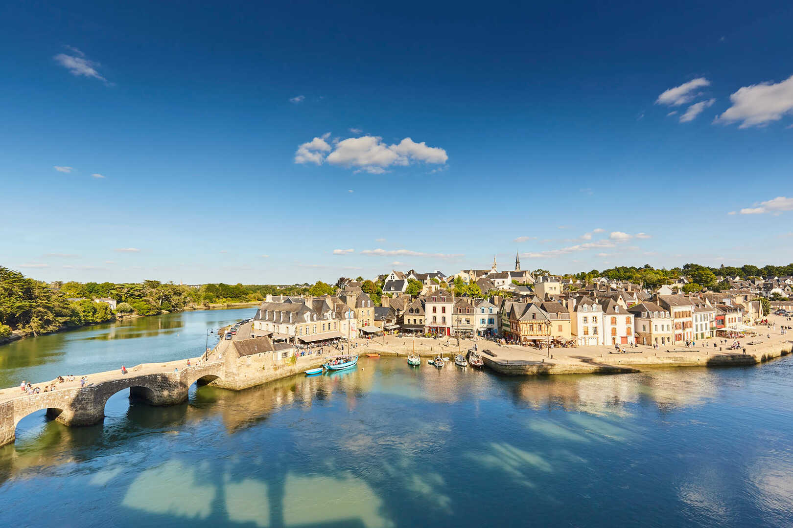 Auray, a medieval city of character and home to the port of