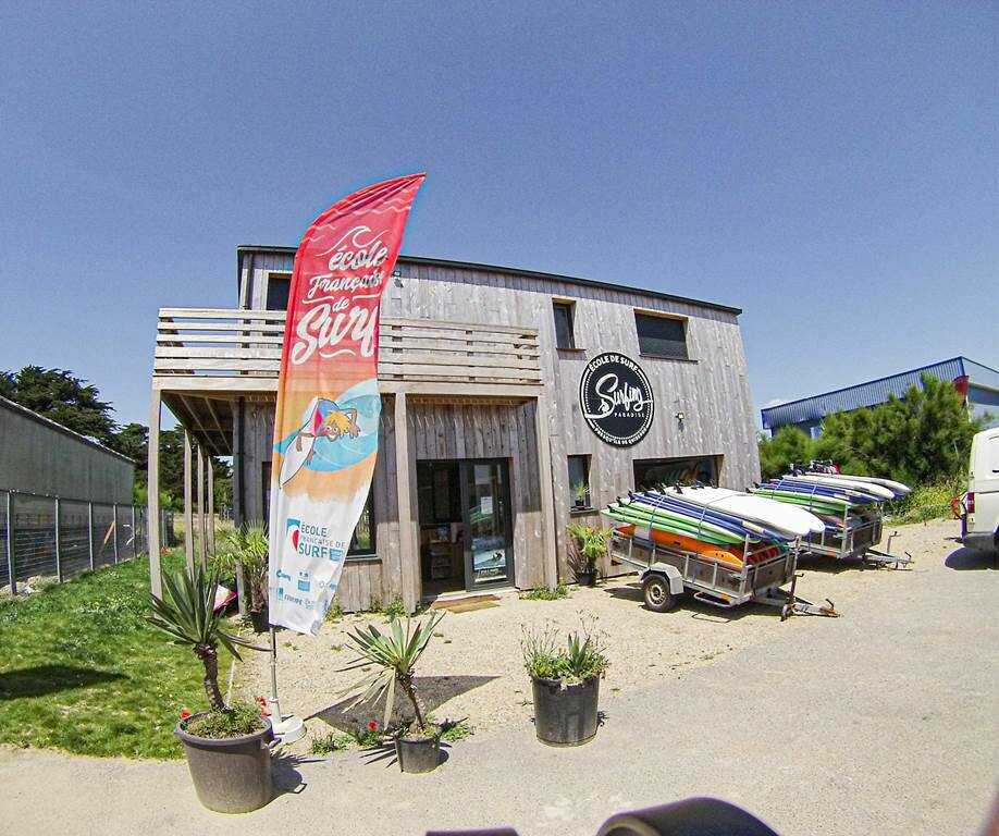 Surfing Paradise à SaintPierreQuiberon Activité For children