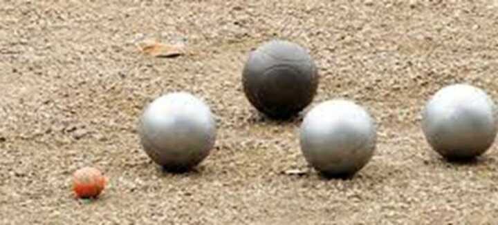 Pétanque competition at the bowling alley