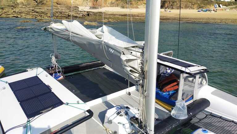 Rock'n-Cat-École-de-voile-et-d'aventure-sortie-Chill-au-mouillage