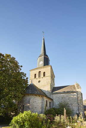 eglise-bourg-locmariaquer