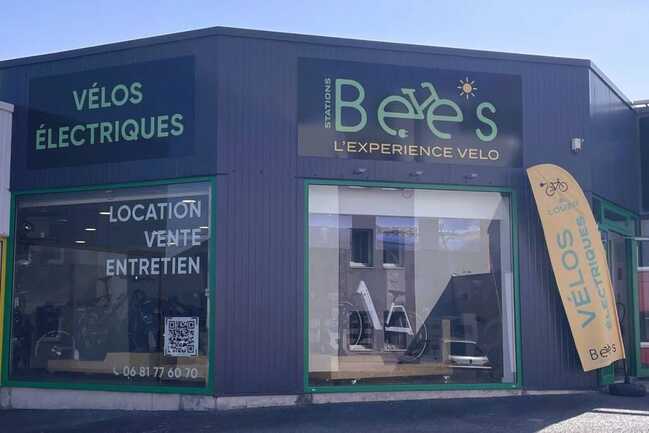 Façade local avec enseignes