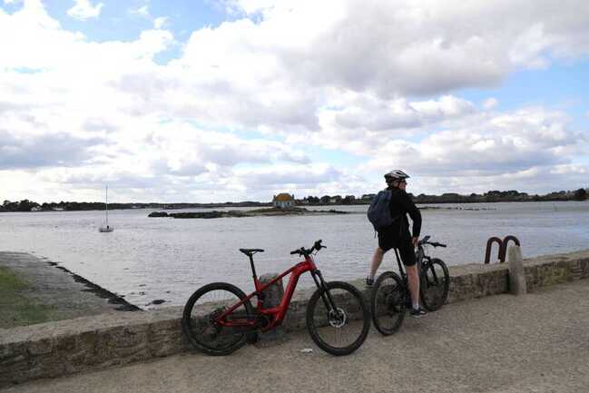  Saint Cado et la petite maison aux volets bleus