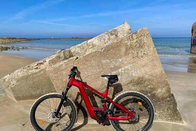  VTT Gitane G-one BH à la plage 