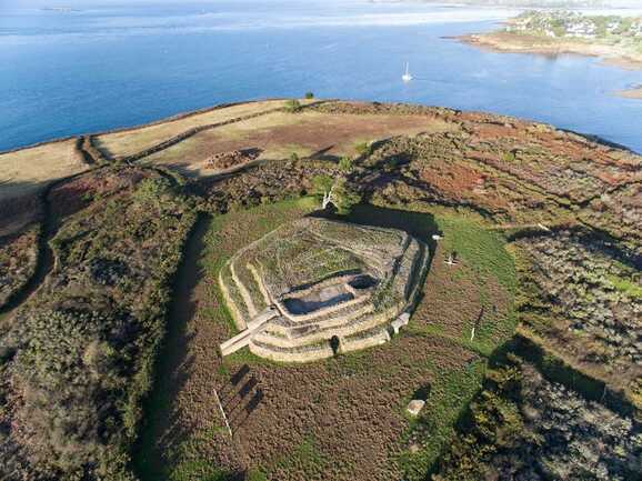 Cairn Of Petit Mont Megaliths A Arzon Baie De Quiberon