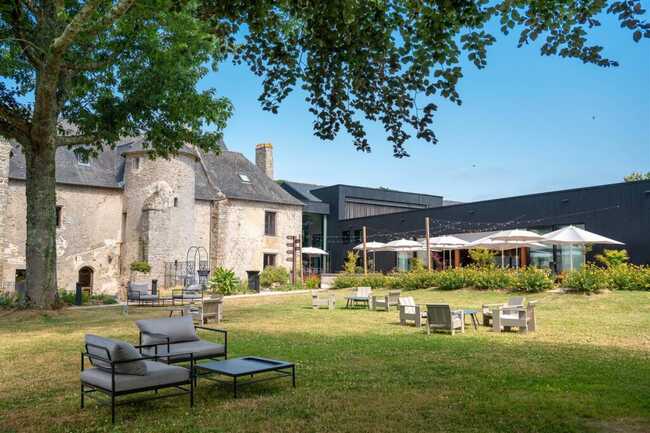 Salon de jardin vue Manoir-min