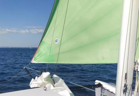 Rock'n-Cat-École-de-voile-et-d'aventure-avec-le-spi