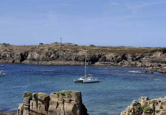 Rock'n-Cat-École-de-voile-et-d'aventure-mouillage-