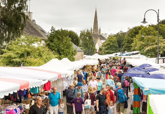 Marché hebdomadaire à Carnac
