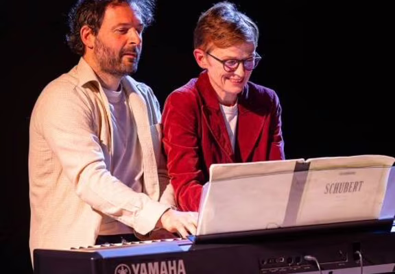 Théâtre et musique: Quatre mains