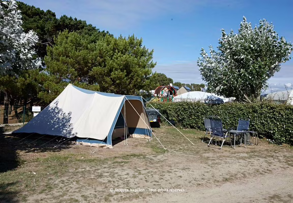 emplacement-camping-Falaise-locmariaquer-morbihan-bretagne-sud
