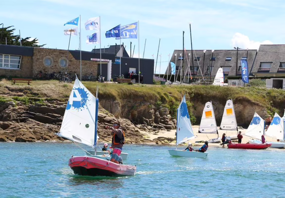 Base nautique voile Optimist ASN Quiberon Morbihan Sud Bretagne