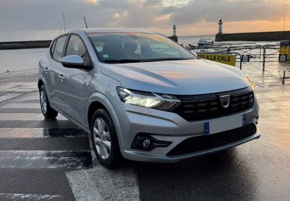 2026-LOCATOURISLE-LOCATION VEHICULE SANDERO-LE PALAIS-BELLEILE 
